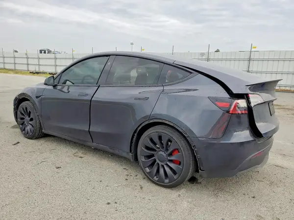 7SAYGDEF7RF085780 2024 TESLA MODEL Y - Image 2