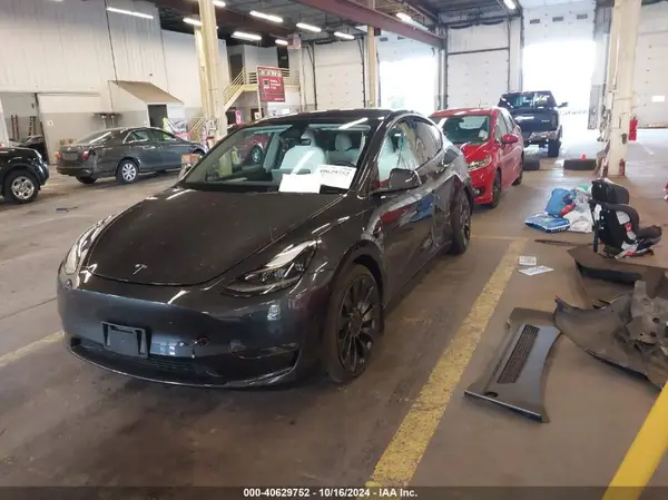 7SAYGDEF7RF087688 2024 TESLA MODEL Y - Image 2