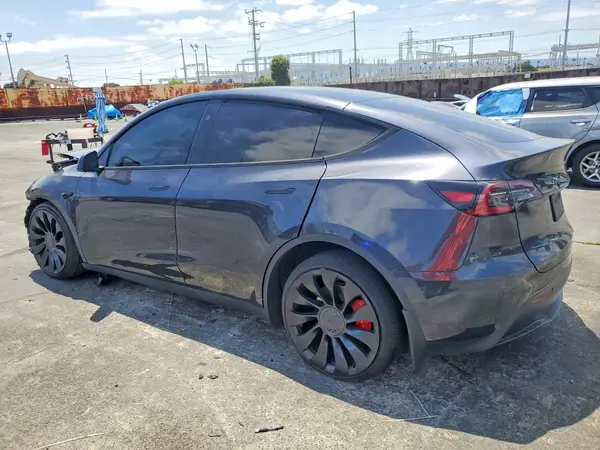 7SAYGDEF7RF088856 2024 TESLA MODEL Y - Image 2