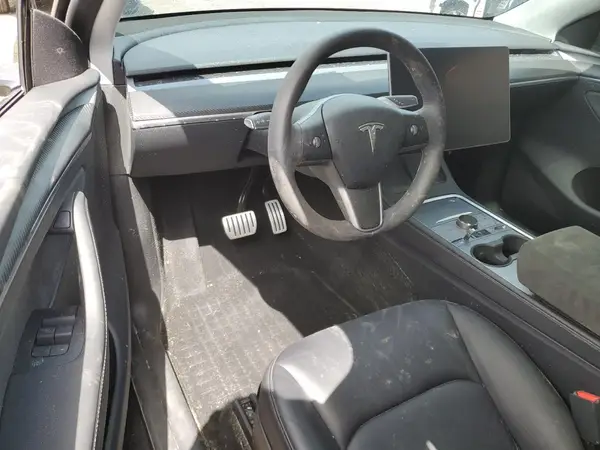 7SAYGDEF7RF089358 2024 TESLA MODEL Y - Image 8