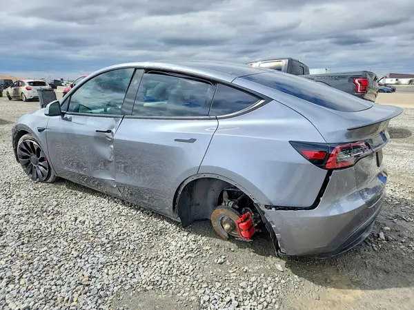 7SAYGDEF7RF182221 2024 TESLA MODEL Y - Image 2