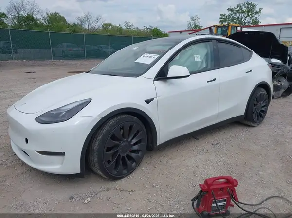 7SAYGDEF7SA339958 2025 TESLA MODEL Y - Image 2