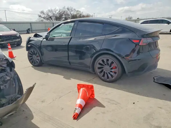 7SAYGDEF7SA367131 2025 TESLA MODEL Y - Image 2