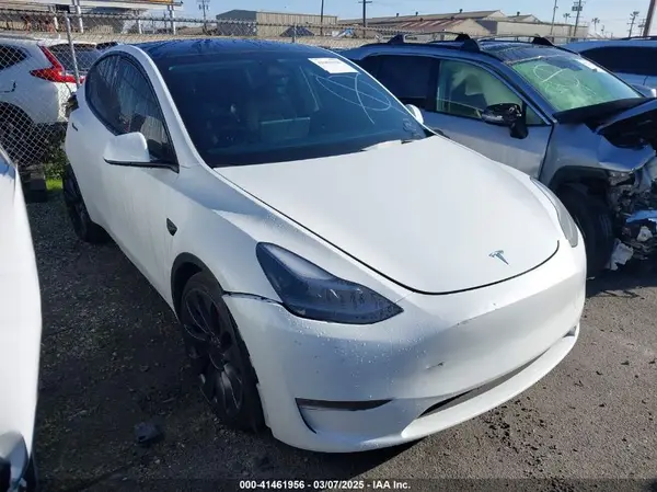 7SAYGDEF7SF215188 2025 TESLA MODEL Y - Image 1