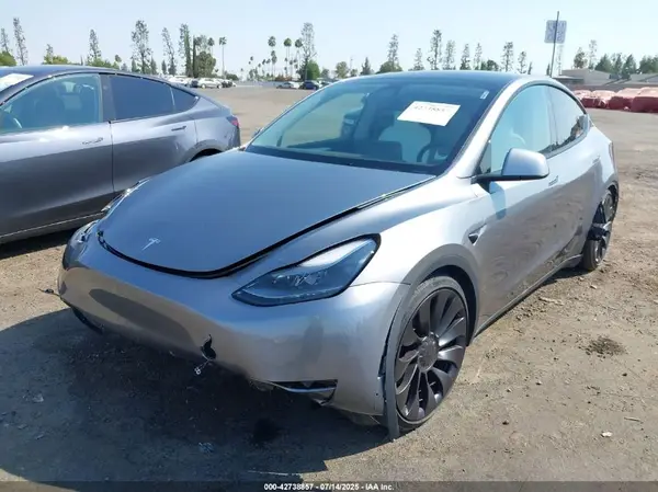 7SAYGDEF7SF261071 2025 TESLA MODEL Y - Image 2
