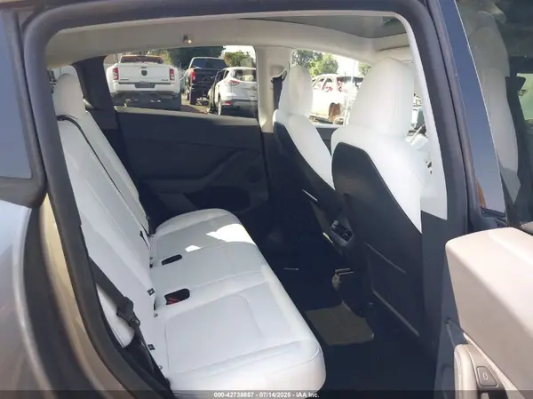 7SAYGDEF7SF261071 2025 TESLA MODEL Y - Image 8