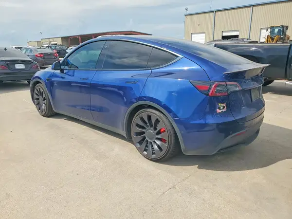 7SAYGDEF8NF313067 2022 TESLA MODEL Y - Image 2