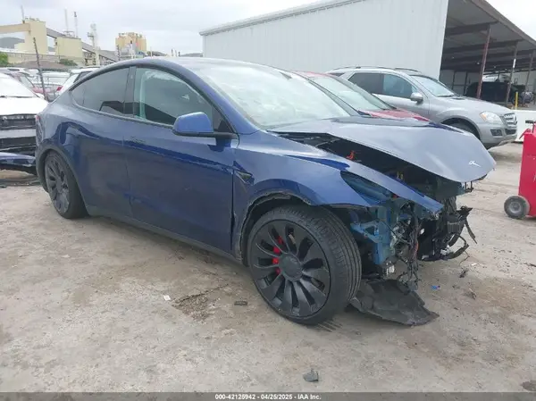 7SAYGDEF8NF323145 2022 TESLA MODEL Y - Image 1