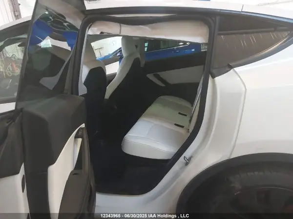 7SAYGDEF8NF326014 2022 TESLA MODEL Y - Image 8