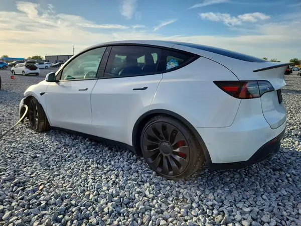 7SAYGDEF8NF326952 2022 TESLA MODEL Y - Image 2