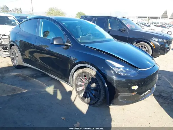 7SAYGDEF8NF340592 2022 TESLA MODEL Y - Image 1
