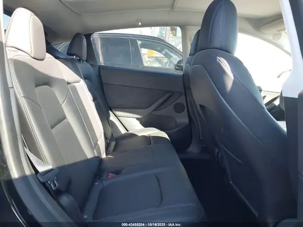 7SAYGDEF8NF340592 2022 TESLA MODEL Y - Image 8