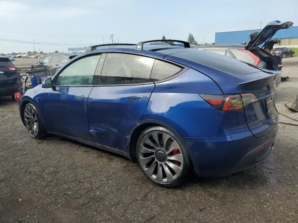 7SAYGDEF8NF341421 2022 TESLA MODEL Y - Image 2