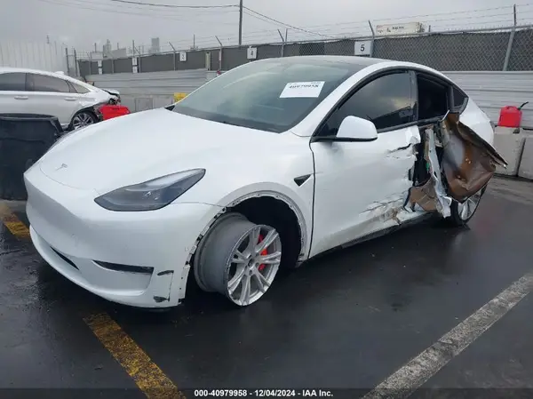 7SAYGDEF8NF350491 2022 TESLA MODEL Y - Image 2