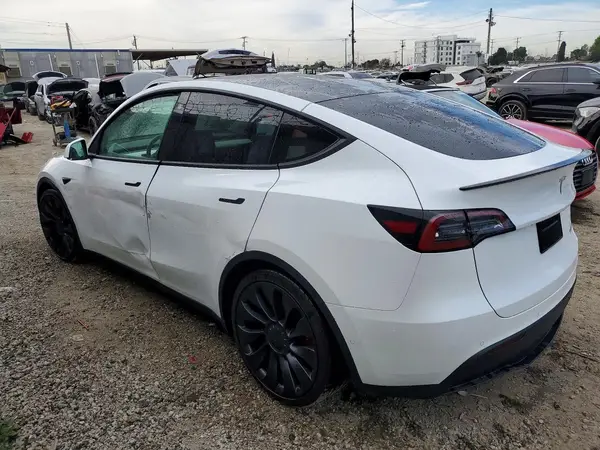 7SAYGDEF8NF350913 2022 TESLA MODEL Y - Image 2