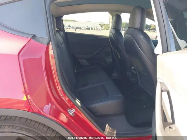 7SAYGDEF8NF351981 2022 TESLA MODEL Y - Image 8
