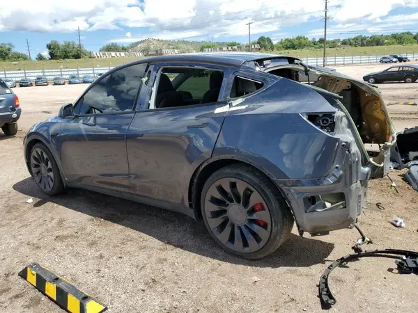 7SAYGDEF8NF378176 2022 TESLA MODEL Y - Image 2