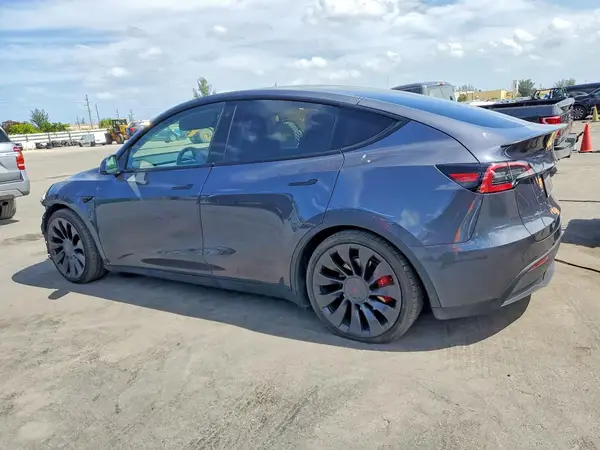 7SAYGDEF8NF379635 2022 TESLA MODEL Y - Image 2