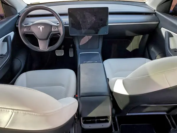 7SAYGDEF8NF381983 2022 TESLA MODEL Y - Image 8