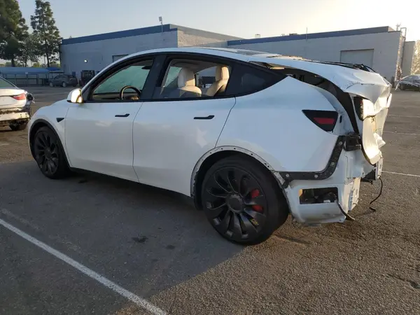 7SAYGDEF8NF393597 2022 TESLA MODEL Y - Image 2