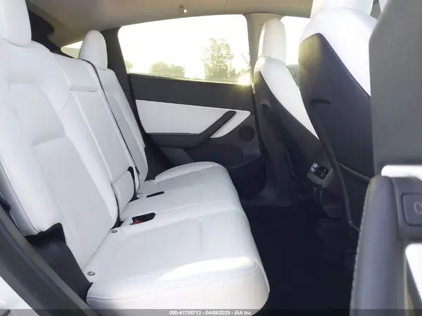 7SAYGDEF8NF404002 2022 TESLA MODEL Y - Image 8