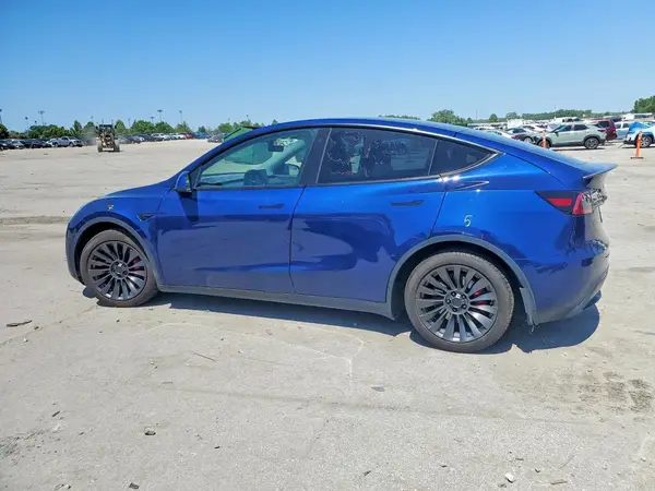 7SAYGDEF8NF405411 2022 TESLA MODEL Y - Image 2