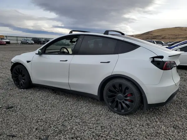7SAYGDEF8NF406073 2022 TESLA MODEL Y - Image 2