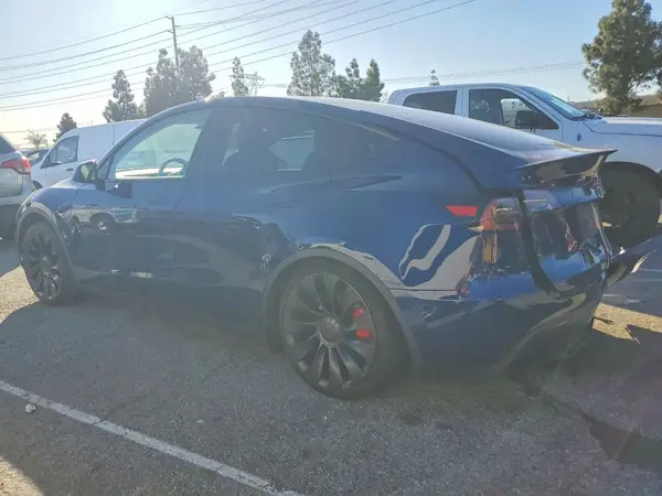 7SAYGDEF8NF407062 2022 TESLA MODEL Y - Image 2