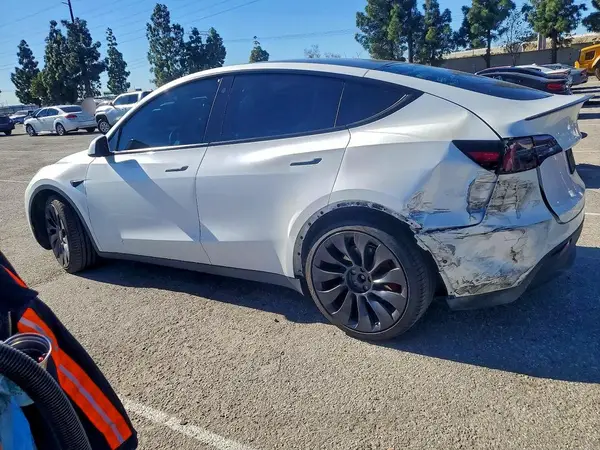 7SAYGDEF8NF410172 2022 TESLA MODEL Y - Image 2