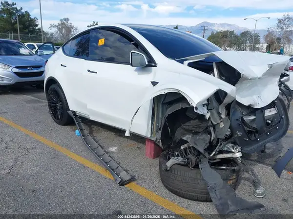 7SAYGDEF8NF445617 2022 TESLA MODEL Y - Image 1