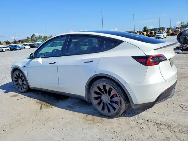 7SAYGDEF8NF448677 2022 TESLA MODEL Y - Image 2