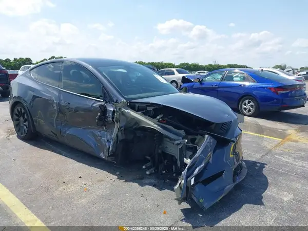 7SAYGDEF8NF450574 2022 TESLA MODEL Y - Image 1