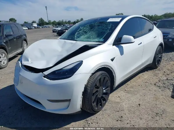 7SAYGDEF8NF455774 2022 TESLA MODEL Y - Image 2