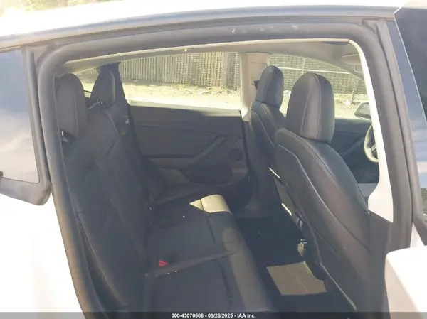 7SAYGDEF8NF455774 2022 TESLA MODEL Y - Image 8
