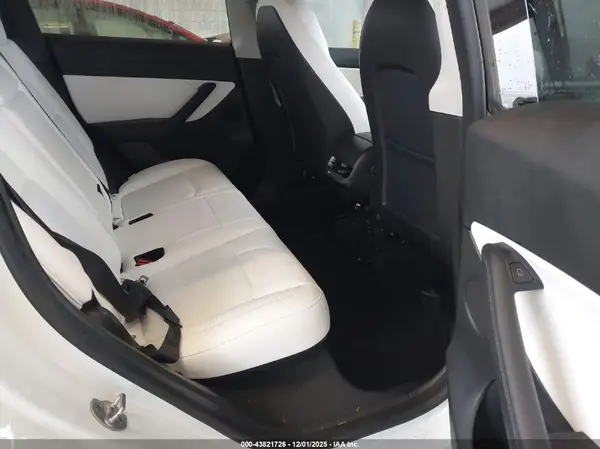 7SAYGDEF8NF462255 2022 TESLA MODEL Y - Image 8