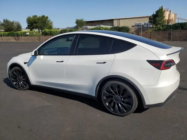 7SAYGDEF8NF468220 2022 TESLA MODEL Y - Image 2