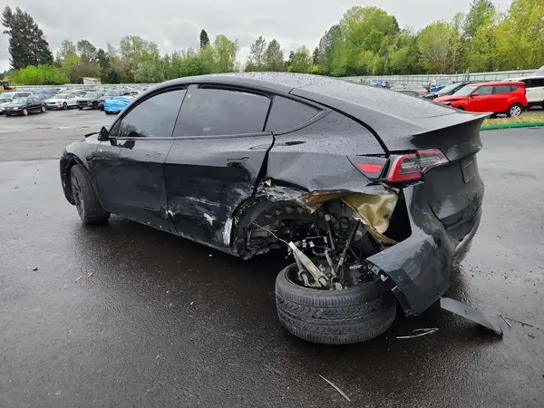 7SAYGDEF8NF469545 2022 TESLA MODEL Y - Image 2