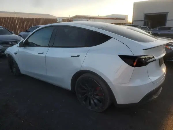 7SAYGDEF8NF490332 2022 TESLA MODEL Y - Image 2