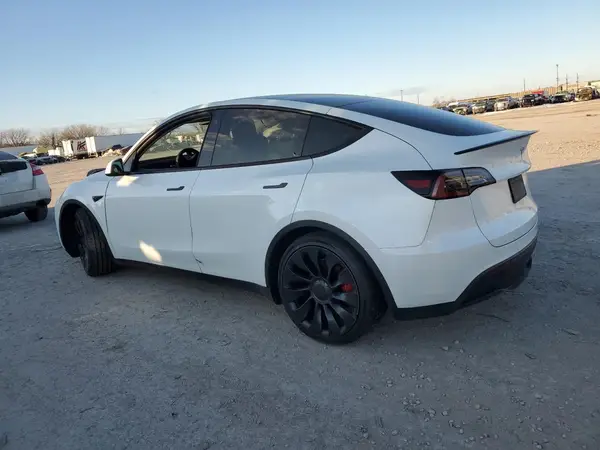 7SAYGDEF8NF494770 2022 TESLA MODEL Y - Image 2