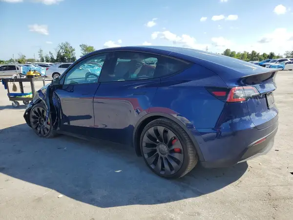 7SAYGDEF8NF496924 2022 TESLA MODEL Y - Image 2