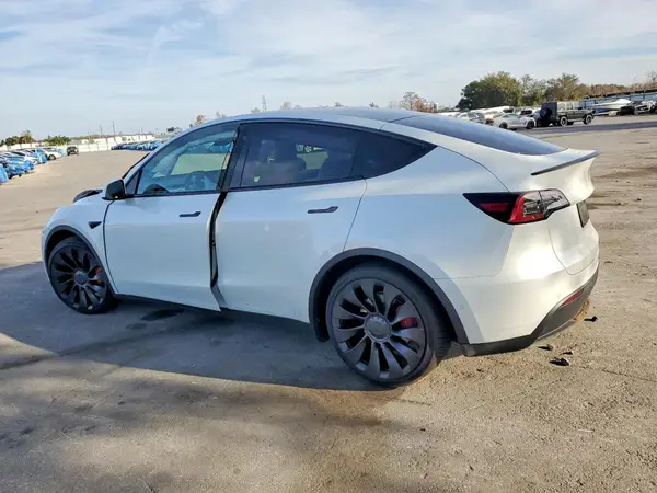 7SAYGDEF8NF510420 2022 TESLA MODEL Y - Image 2