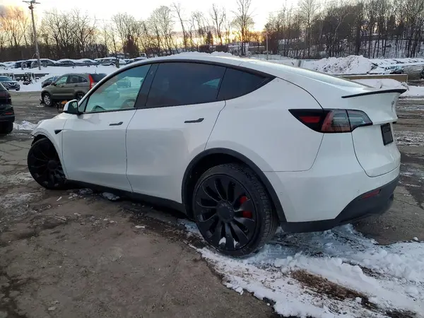 7SAYGDEF8NF516024 2022 TESLA MODEL Y - Image 2