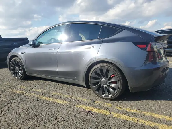 7SAYGDEF8NF516556 2022 TESLA MODEL Y - Image 2