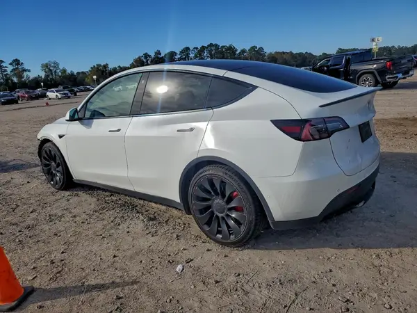 7SAYGDEF8NF523488 2022 TESLA MODEL Y - Image 2