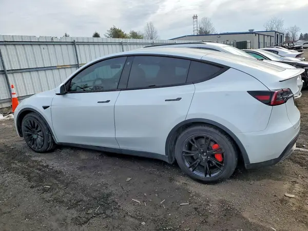 7SAYGDEF8NF524138 2022 TESLA MODEL Y - Image 2