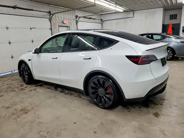 7SAYGDEF8NF530375 2022 TESLA MODEL Y - Image 2