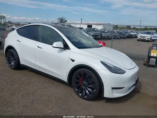 7SAYGDEF8NF537309 2022 TESLA MODEL Y - Image 1