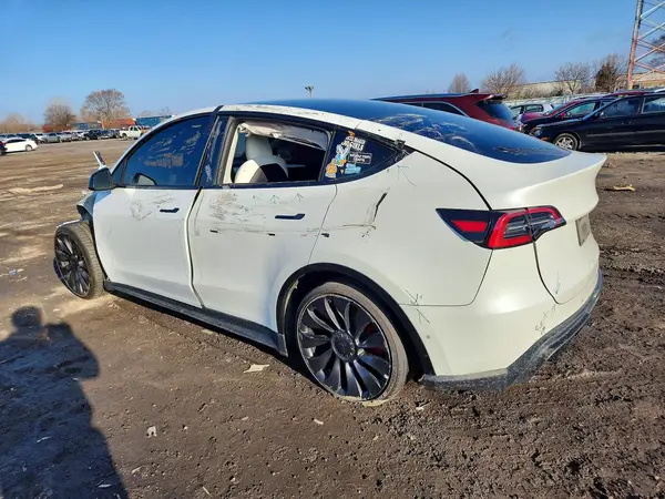 7SAYGDEF8NF538749 2022 TESLA MODEL Y - Image 2