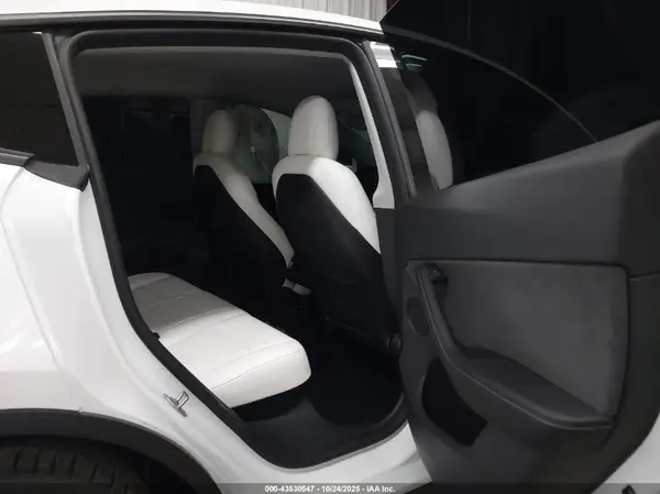 7SAYGDEF8NF543398 2022 TESLA MODEL Y - Image 8