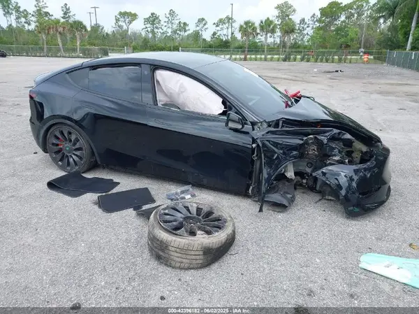 7SAYGDEF8NF545894 2022 TESLA MODEL Y - Image 1